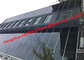 Το ηλιακό τροφοδοτημένο κτήριο ενσωμάτωσε το φωτοβολταϊκό διπλώνοντας τοίχο κουρτινών για το κτίριο γραφείων προμηθευτής